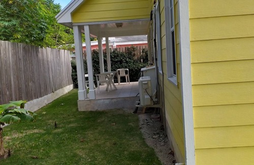 Dunmore Town House | Come on over and enjoy that long awaited vacation at Uncle Lou Cottage. Come see