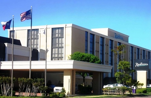 Fort Worth Hotel | Comfort and Convenience! 2 Convenient Units, Indoor Pool, Free Parking