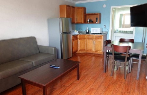 June Park House | Comfort and Convenience! 3 Relaxing Units, Free Breakfast, Near Melbourne Beach