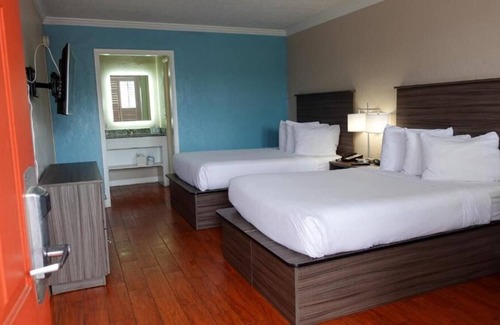 June Park House | Comfort and Convenience! 3 Relaxing Units, Free Breakfast, Near Melbourne Beach