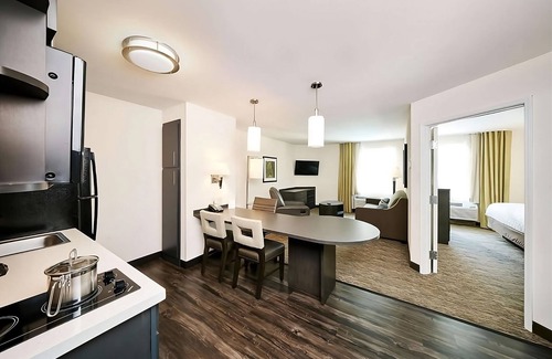 Gateway Hotel | Comfort and Convenience! 4 Relaxing Units, Fully-equipped Kitchen, Pets Allowed!