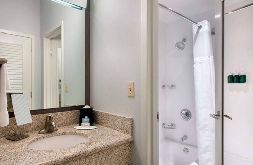 Middletown Hotel | Comfort and Relaxation! 3 Relaxing Units, Free Parking, Near Bowen's Wharf