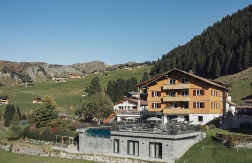 Damuels House | Comfort double room with balcony - Hotel Restaurant Alpenblume