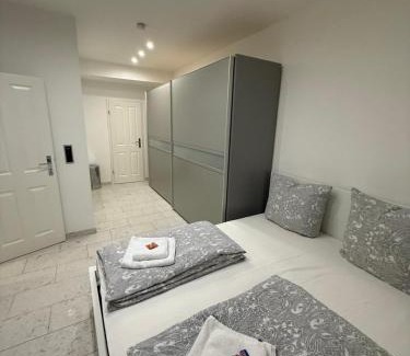 Rhein-Erft-Kreis District House | Comfort in Hürth with pool and fireplace