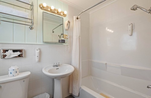 Littleton Hotel | Comfort Meets Charm - 2 Queen Beds
