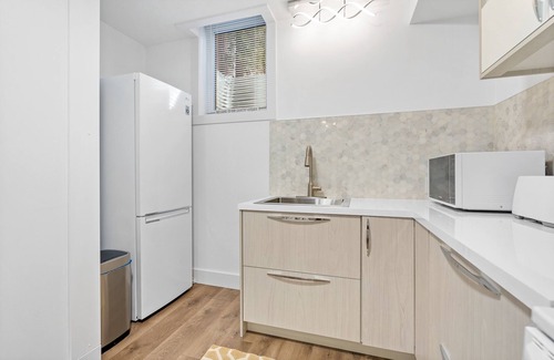 Glendale Apartment | Comfort of your home in a middle of the vine country. Niagara On The Lake