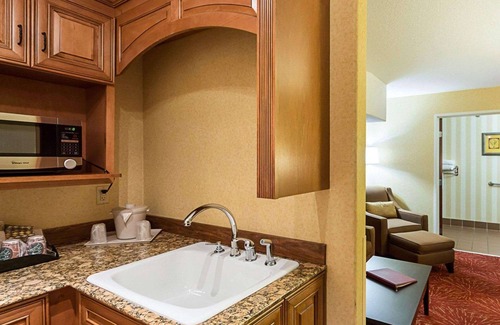 Wichita Hotel | Comfort Suites Airport