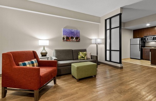 West Ashley Hotel | Comfort Suites Charleston West Ashley