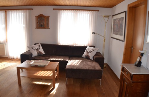 Schwanden bei Brienz Apartment | Comfortable vacation apartment, south-facing with sunny terrace and garden