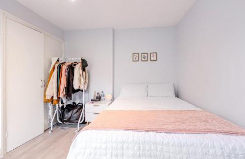 Shaftesbury Apartment | Comfortable 1BR duplex in Clapham