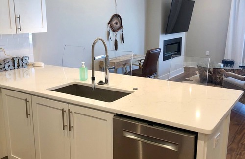 Oxford Condo | Comfortable 2-bedroom condo within walking distance of the Square