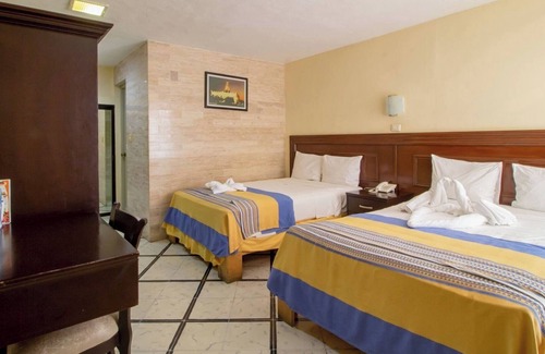 Merida Municipality Hotel | Comfortable 2 Double Room w/Pool Access and Relaxing Garden in Mérida Centro