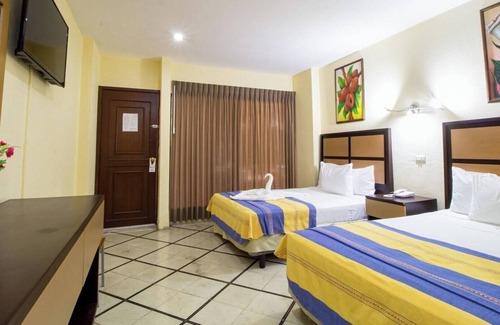 Merida Municipality Hotel | Comfortable 2 Double Room w/Pool Access and Relaxing Garden in Mérida Centro