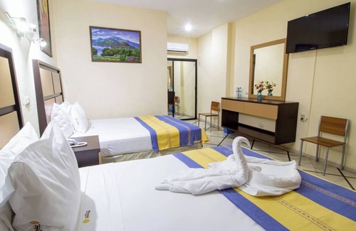 Merida Municipality Hotel | Comfortable 2 Double Room w/Pool Access and Relaxing Garden in Mérida Centro