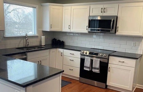South Kansas City House | Comfortable 3 Bedroom near Martin City