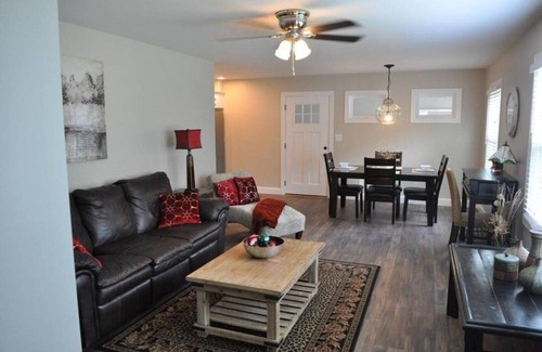 Cleveland House | Comfortable 3BR/2Bath in Historic Downtown Cleveland TN