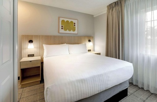 Doral Hotel | Comfortable 4BR Units | Gym, Pool, Shuttle, BBQ, Pets Allowed