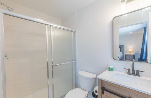 Lower Vailsburg House | Comfortable 6BR/4BA Home 2 Units in One +Great for Family Trips +Free Parking