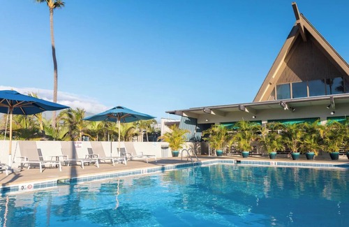 Kahului House | Comfortable ADA Unit, Outdoor Pool, Shuttle Service, Pets Allowed!