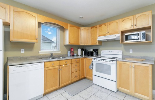 Moncton House | Comfortable and Comfortable 3-bedroom home.