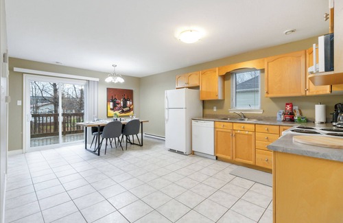 Moncton House | Comfortable and Comfortable 3-bedroom home.