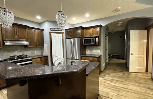 Cranston House | Comfortable and family-friendly Home with AC