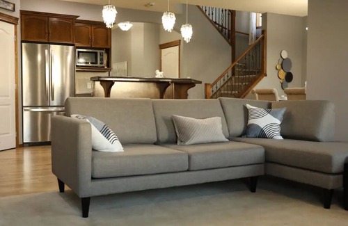 Cranston House | Comfortable and family-friendly Home with AC