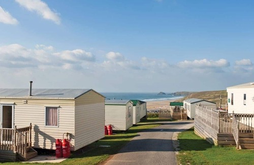Perranporth House | Comfortable and spacious 12ft-wide caravan with one double and one twin.