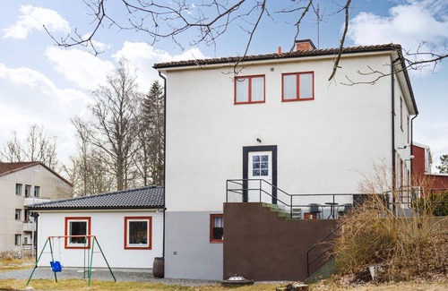 Halleforsnas Apartment | Comfortable apartment centrally located in the beautiful municipality of Hälleforsnäs.