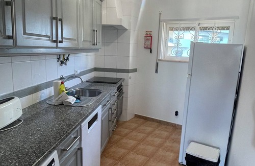 Albardeira Apartment | COMFORTABLE APARTMENT 1 ROOM - 2/4 PERSONS