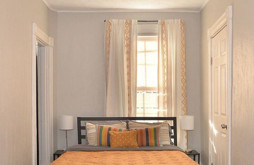 South Side Slopes House | Comfortable, Boho House on Quiet, Dead-end st Close to Southside and Downtown