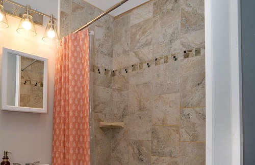 South Side Slopes House | Comfortable, Boho House on Quiet, Dead-end st Close to Southside and Downtown