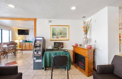 Portage Hotel | Comfortable Budget Room Near Indiana Dunes Trails & Beachfront Parks