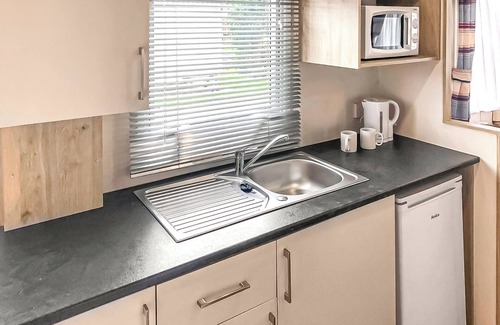 Chapel Saint Leonards House | Comfortable caravan with one double and one twin.