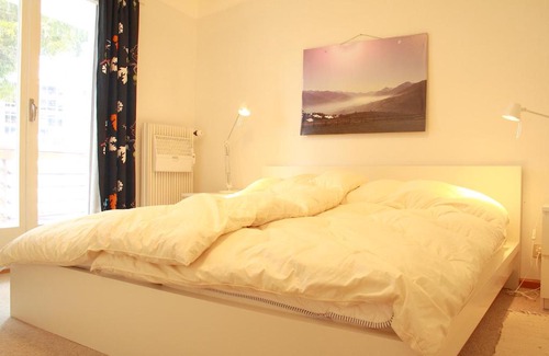 Lens Apartment | Comfortable & Central | Rainbow B