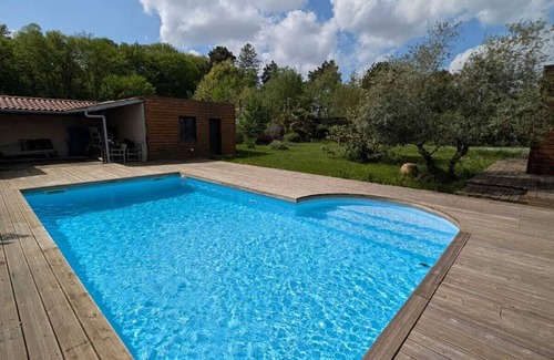 Tresses House | Comfortable family home with pool 10 minutes from Bordeaux