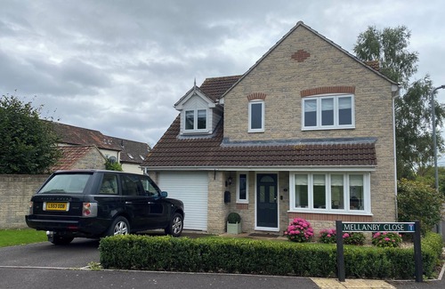Street House | Comfortable Family Home Adjacent to Millfield School and Near Clarks Village