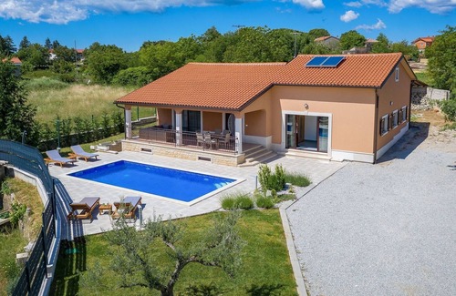 Tinjan Cabin | Comfortable family house with private pool, whirlpool and sauna for 6 people