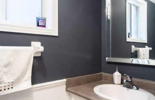 Burlington House | Comfortable Full House- 3 Bedroom + Basement