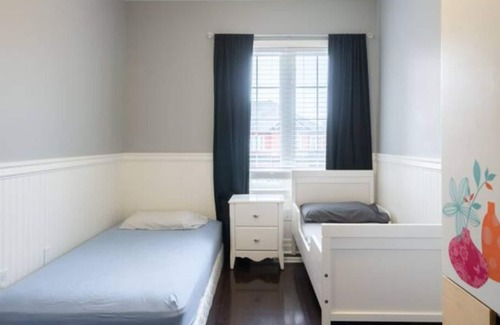 Burlington House | Comfortable Full House- 3 Bedroom + Basement