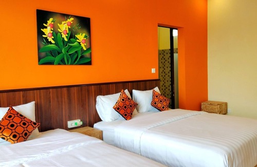 Cemagi House | Comfortable Guesthouse with Outdoor Pool and Ricefield view