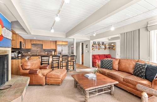 Aspen Condo | Comfortable & Modern 2 Bedroom Apartments - Right on the Slopes!