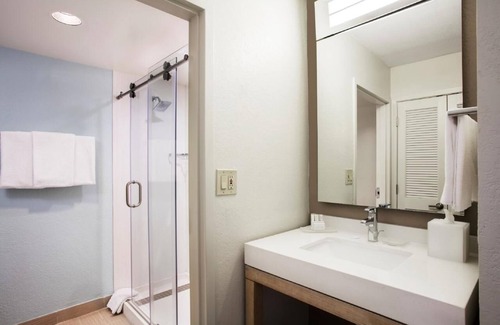 North Myrtle Beach Hotel | Comfortable Pool Retreat Near Alligator Adventure & House of Blues | 4 Rooms