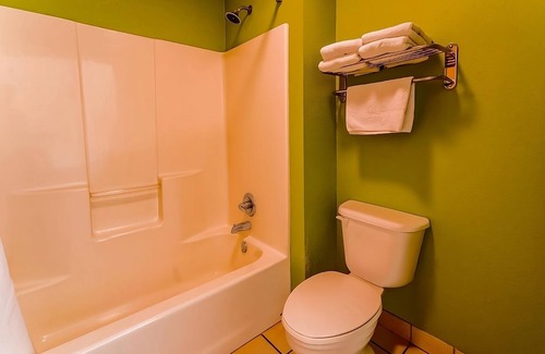 Sweet Home Hotel | Comfortable Room near H-E-B with Outdoor Swimming Pool and Free Parking
