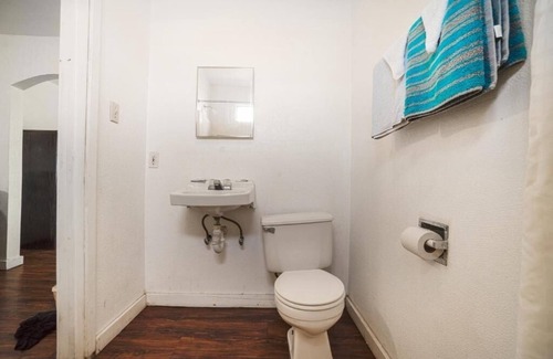 North Beach Hotel | Comfortable Room Near Beach – Free Parking & Pet Access