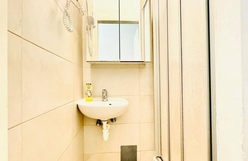 Grinzing Apartment | Comfortable Shared Room | FAC Platz Nearby