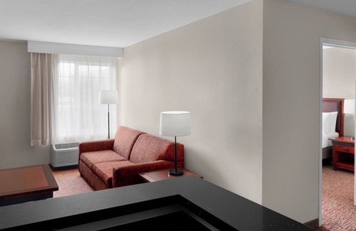 Renton Hotel | Comfortable Suite for Long-Term Guests Near Seattle Attractions