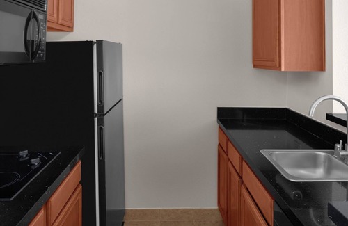 Renton Hotel | Comfortable Suite for Long-Term Guests Near Seattle Attractions