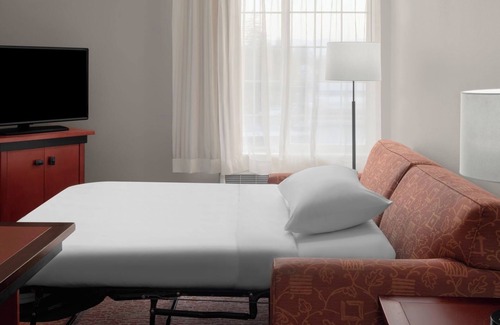 Renton Hotel | Comfortable Suite for Long-Term Guests Near Seattle Attractions