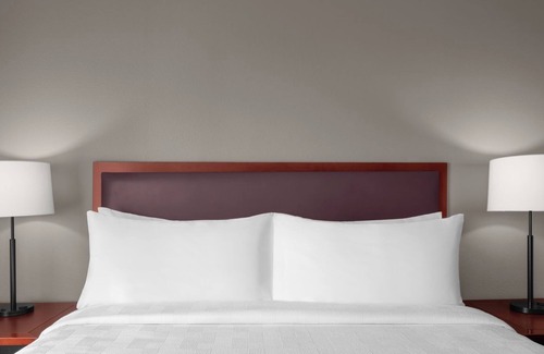 Renton Hotel | Comfortable Suite for Long-Term Guests Near Seattle Attractions